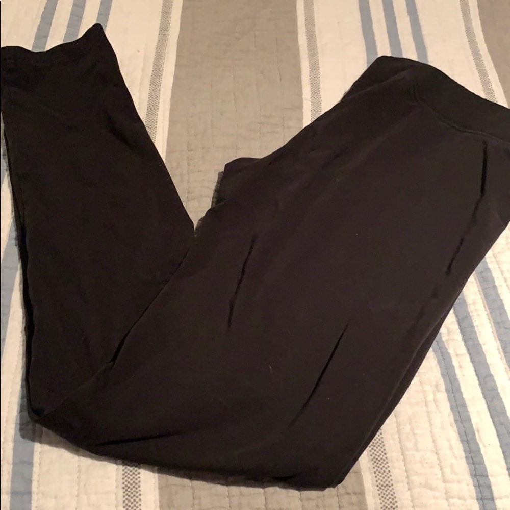 Medium solid black leggings